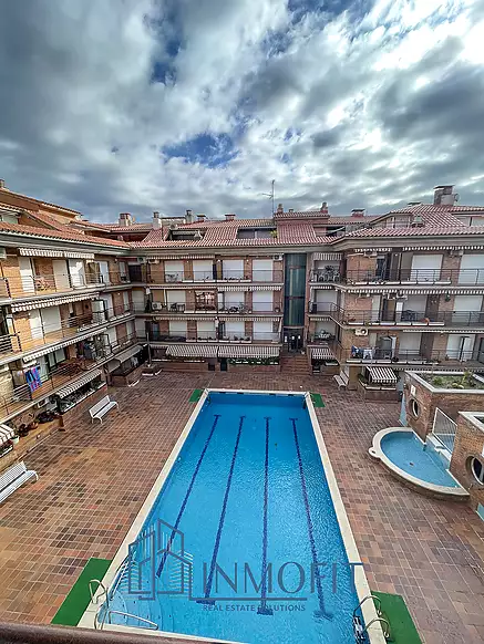 Luminoso D&uacute;plex con Gran Terraza y Piscina en Pineda de Mar, &iexcl;Ideal para tu nueva vida!