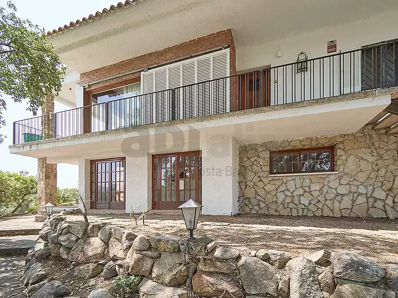 Villa con gran potencial, 2.000 m  de parcela y espacios sin límites en Los Pinares