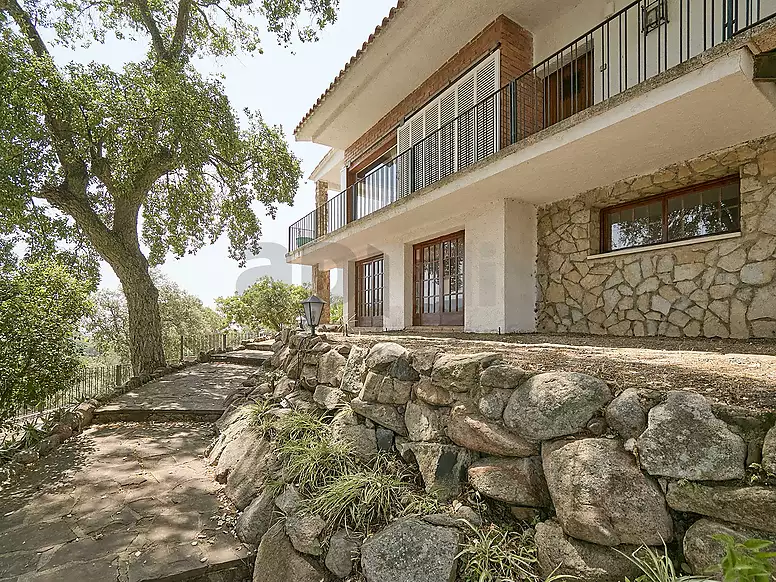 Villa con gran potencial, 2.000 m  de parcela y espacios sin límites en Los Pinares