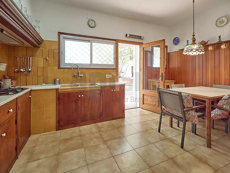 Villa con gran potencial, 2.000 m  de parcela y espacios sin límites en Los Pinares