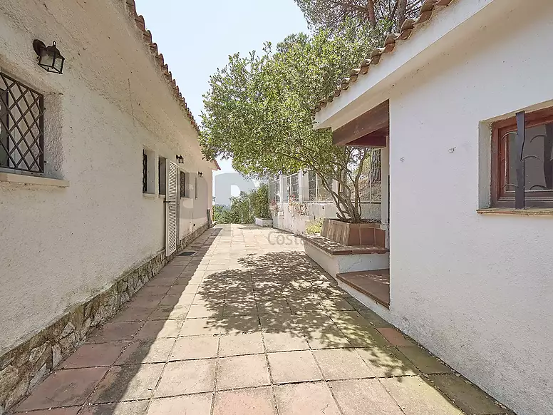 Villa con gran potencial, 2.000 m  de parcela y espacios sin límites en Los Pinares