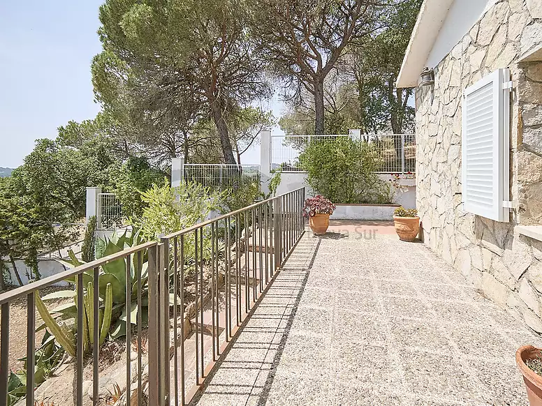 Villa con gran potencial, 2.000 m  de parcela y espacios sin límites en Los Pinares