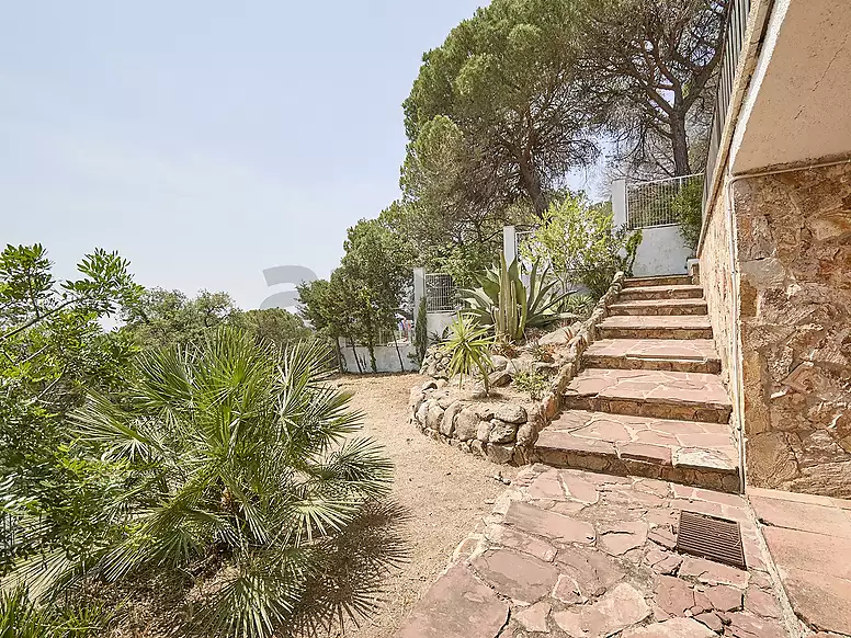 Villa con gran potencial, 2.000 m  de parcela y espacios sin límites en Los Pinares