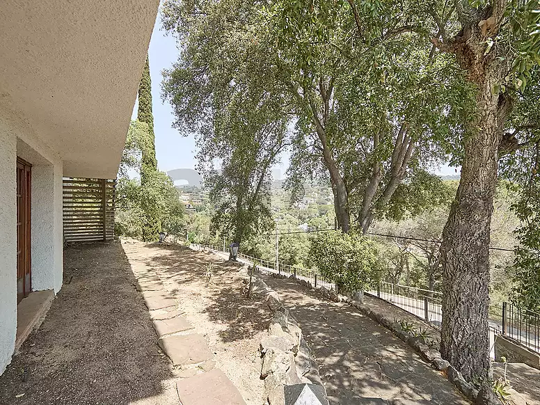 Villa con gran potencial, 2.000 m  de parcela y espacios sin límites en Los Pinares