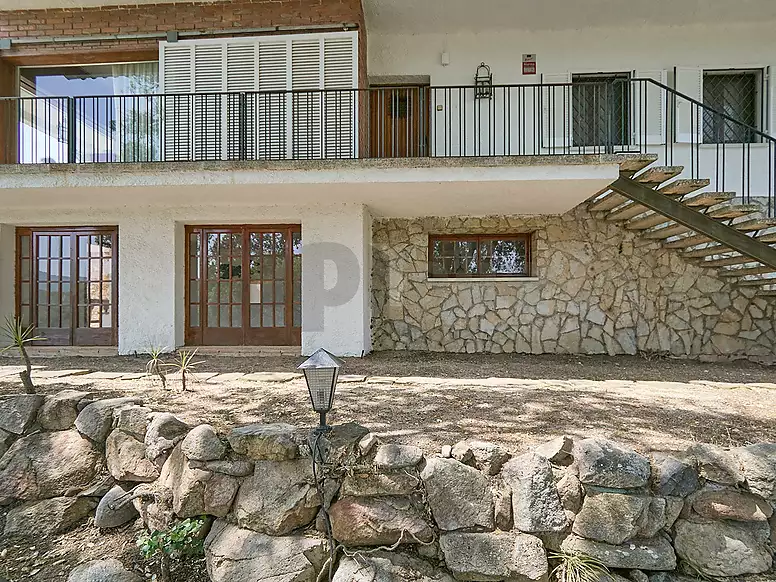 Villa con gran potencial, 2.000 m  de parcela y espacios sin límites en Los Pinares