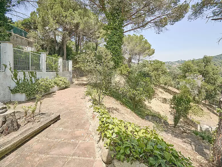 Villa con gran potencial, 2.000 m  de parcela y espacios sin límites en Los Pinares