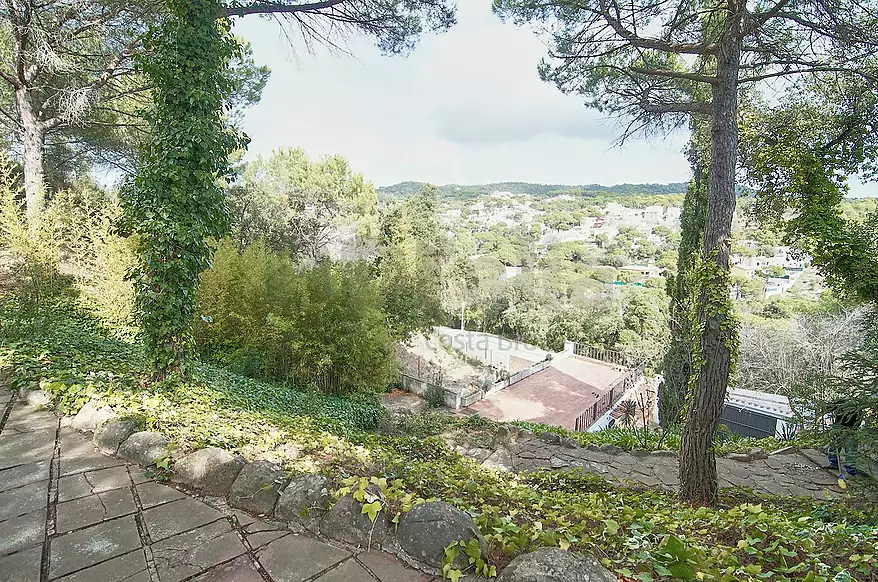 Villa con gran potencial, 2.000 m  de parcela y espacios sin límites en Los Pinares