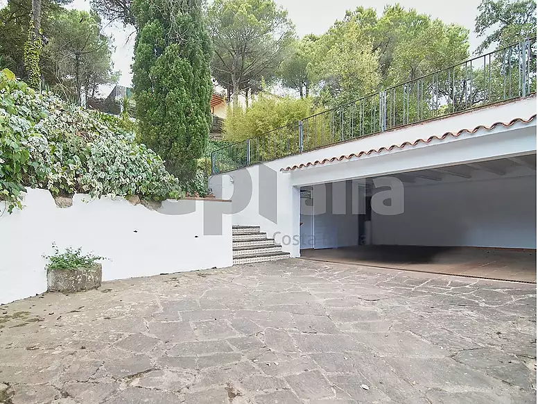 Villa con gran potencial, 2.000 m  de parcela y espacios sin límites en Los Pinares