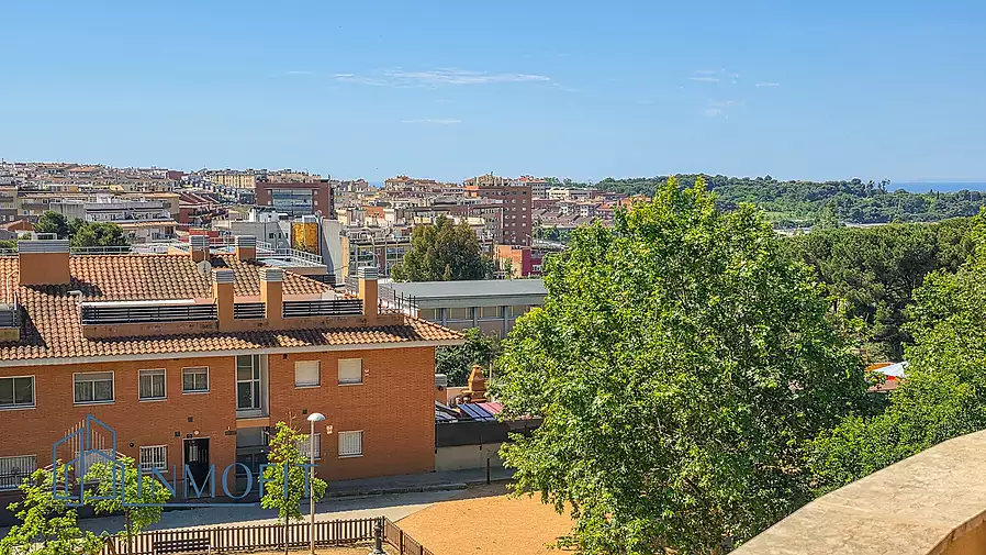 Magnificent 3-Bedroom Apartment with Terrace, Parking, and Storage Room in Mas Florit, Blanes.