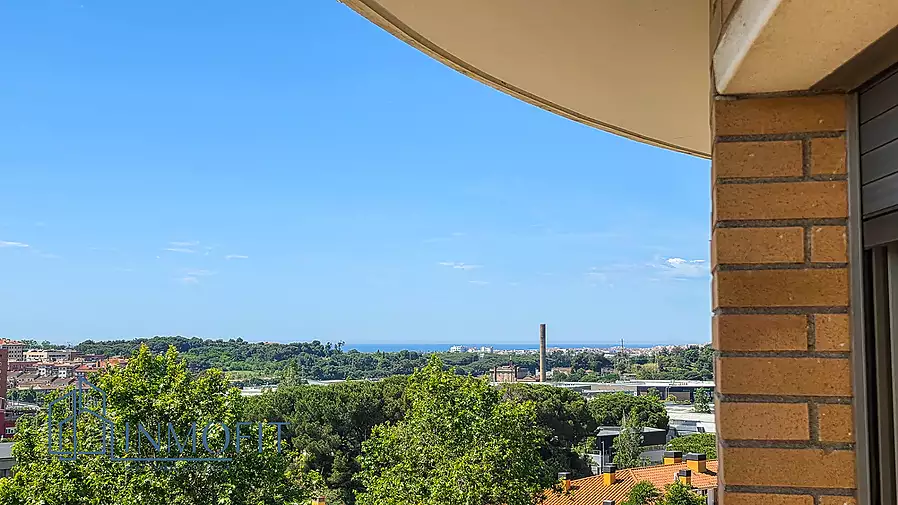 Magnificent 3-Bedroom Apartment with Terrace, Parking, and Storage Room in Mas Florit, Blanes.