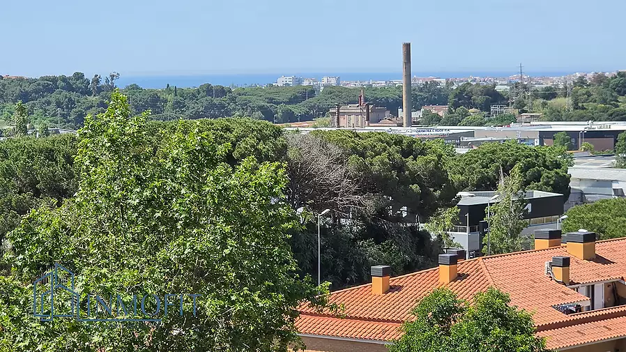 Magnificent 3-Bedroom Apartment with Terrace, Parking, and Storage Room in Mas Florit, Blanes.