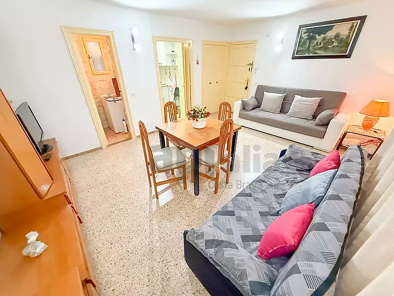 APARTAMENTO FUNCIONAL A POCOS PASOS DE LA PLAYA DE LLORET DE MAR