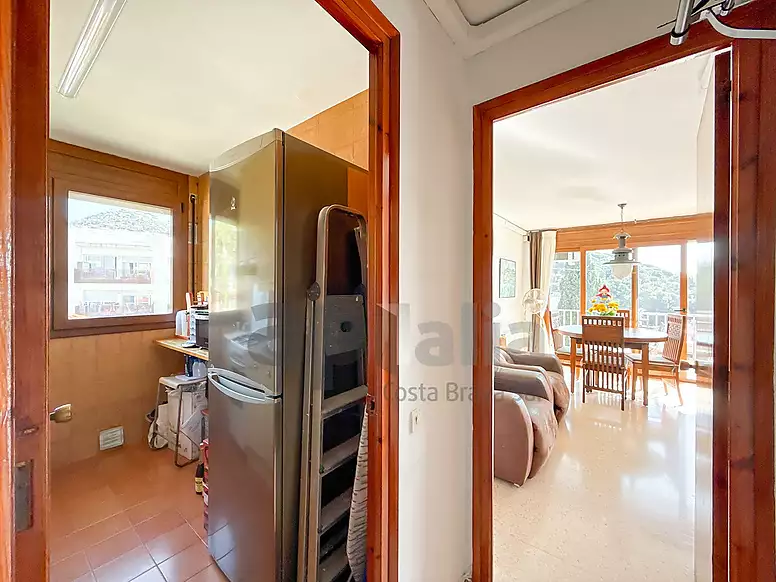 OPORTUNIDAD EN LLORET DE MAR: APARTAMENTO CON TERRAZA Y VISTAS AL MAR CERCA DE LA PLAYA