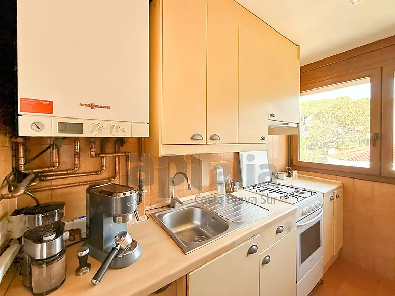OPORTUNIDAD EN LLORET DE MAR: APARTAMENTO CON TERRAZA Y VISTAS AL MAR CERCA DE LA PLAYA