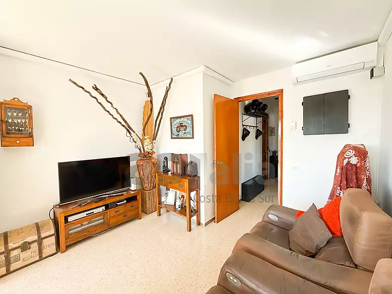 OPORTUNIDAD EN LLORET DE MAR: APARTAMENTO CON TERRAZA Y VISTAS AL MAR CERCA DE LA PLAYA