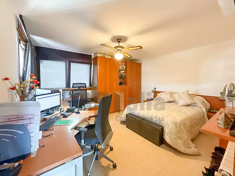 OPORTUNIDAD EN LLORET DE MAR: APARTAMENTO CON TERRAZA Y VISTAS AL MAR CERCA DE LA PLAYA