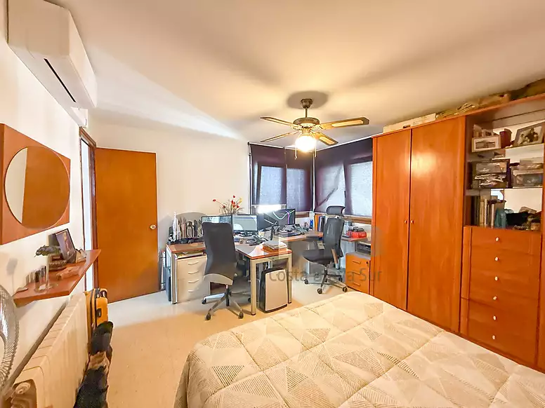 OPORTUNIDAD EN LLORET DE MAR: APARTAMENTO CON TERRAZA Y VISTAS AL MAR CERCA DE LA PLAYA