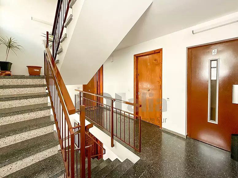 OPORTUNIDAD EN LLORET DE MAR: APARTAMENTO CON TERRAZA Y VISTAS AL MAR CERCA DE LA PLAYA