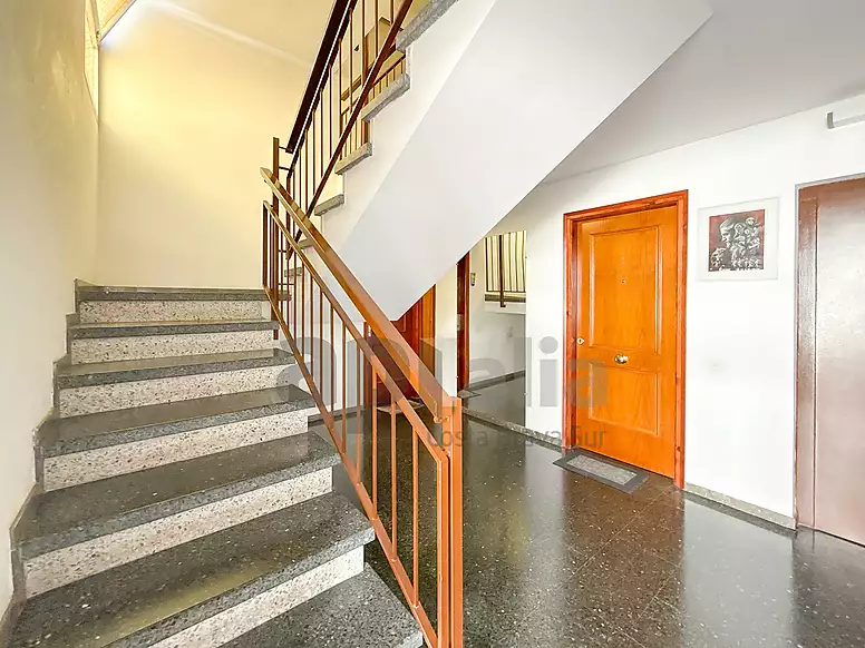OPORTUNIDAD EN LLORET DE MAR: APARTAMENTO CON TERRAZA Y VISTAS AL MAR CERCA DE LA PLAYA