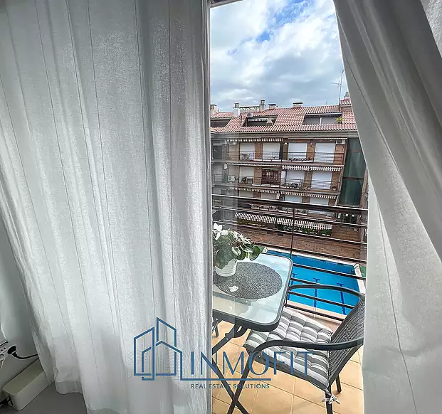 Bright Duplex with Large Terrace and Pool in Pineda de Mar, Perfect for Your New Life!