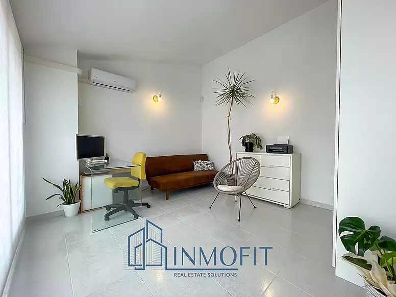 Bright Duplex with Large Terrace and Pool in Pineda de Mar, Perfect for Your New Life!