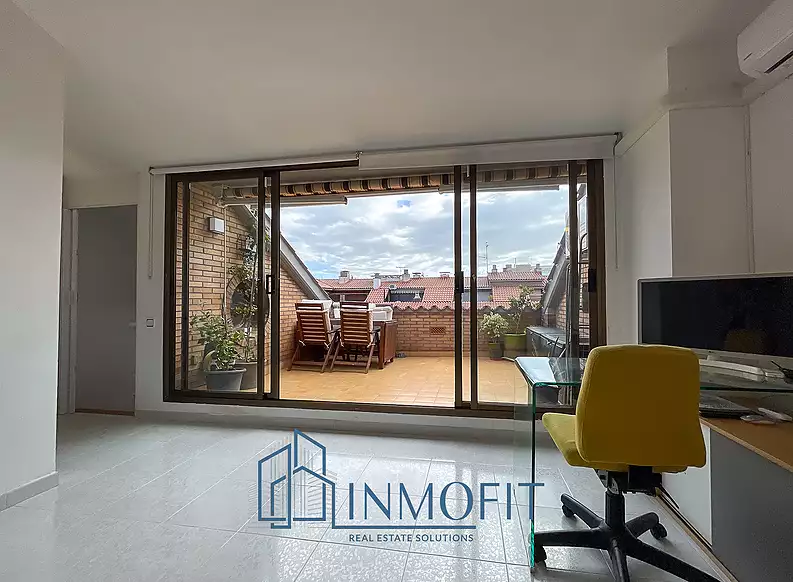 Bright Duplex with Large Terrace and Pool in Pineda de Mar, Perfect for Your New Life!