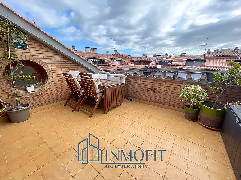 Bright Duplex with Large Terrace and Pool in Pineda de Mar, Perfect for Your New Life!