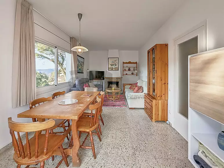 Cozy retreat with open views and a large plot in Serra Brava