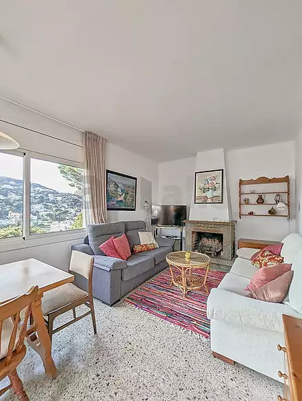 Cozy retreat with open views and a large plot in Serra Brava