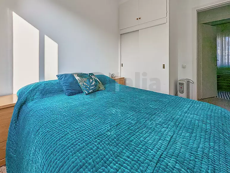 Cozy retreat with open views and a large plot in Serra Brava