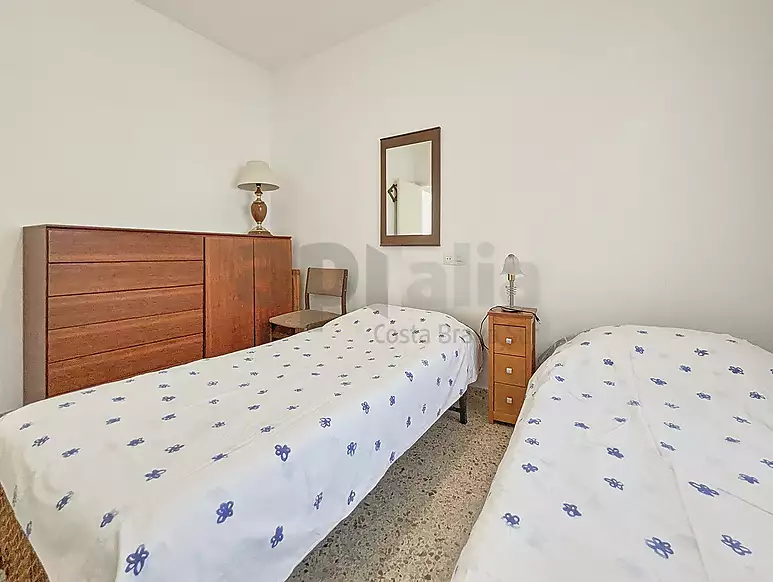 Cozy retreat with open views and a large plot in Serra Brava
