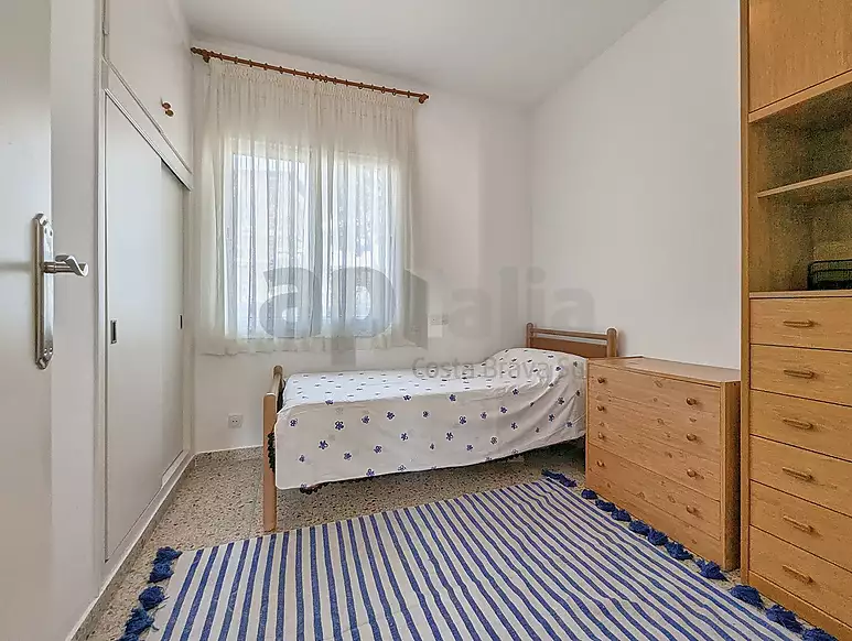 Cozy retreat with open views and a large plot in Serra Brava