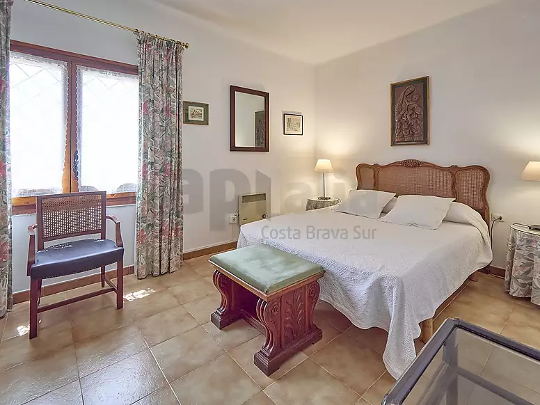 Villa with great potential, a 2,000 m  plot and boundless spaces in Los Pinares