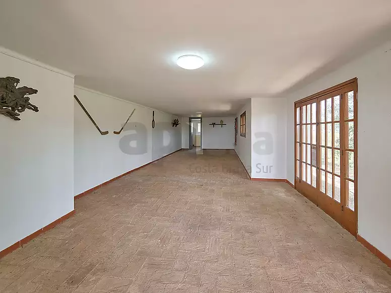 Villa with great potential, a 2,000 m  plot and boundless spaces in Los Pinares