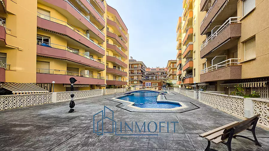 Apartment with Tourist License and Sea Views in Pineda de Mar