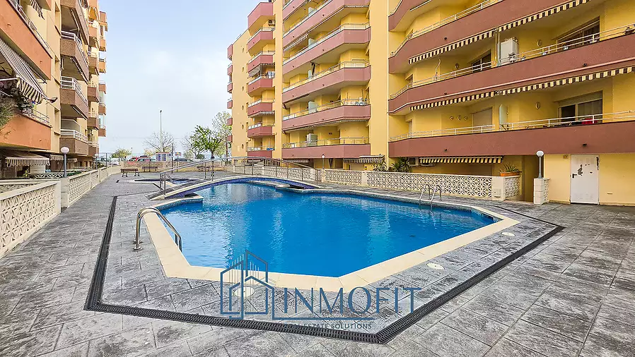 Apartment with Tourist License and Sea Views in Pineda de Mar