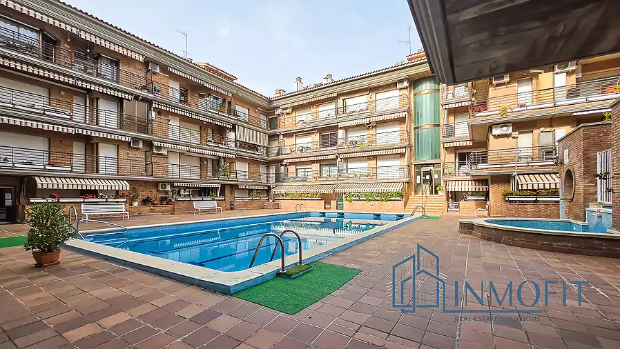 Bright Duplex with Large Terrace and Pool in Pineda de Mar, Perfect for Your New Life!