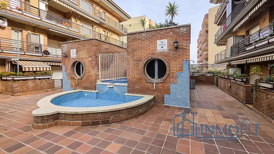 Bright Duplex with Large Terrace and Pool in Pineda de Mar, Perfect for Your New Life!