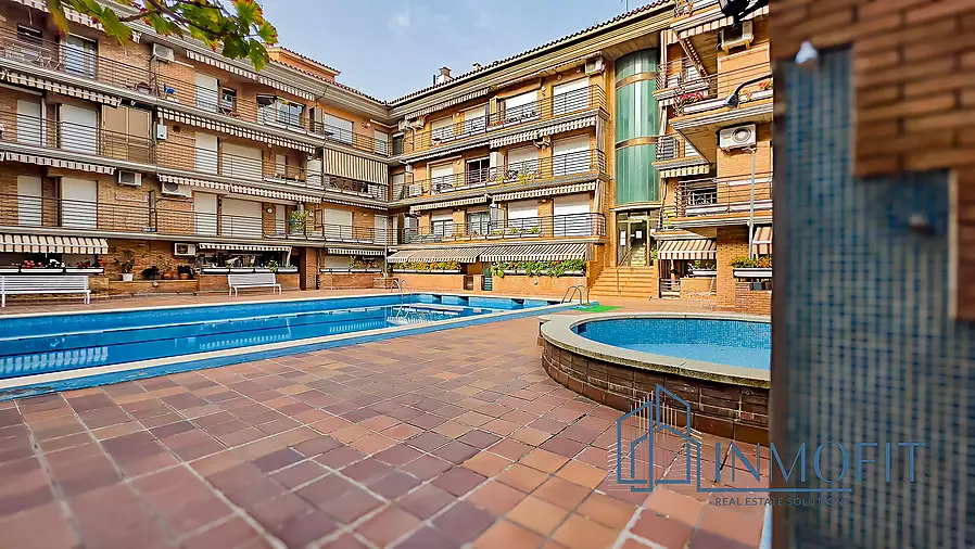 Bright Duplex with Large Terrace and Pool in Pineda de Mar, Perfect for Your New Life!