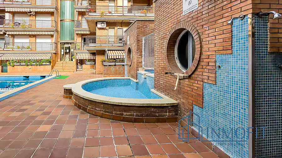 Bright Duplex with Large Terrace and Pool in Pineda de Mar, Perfect for Your New Life!