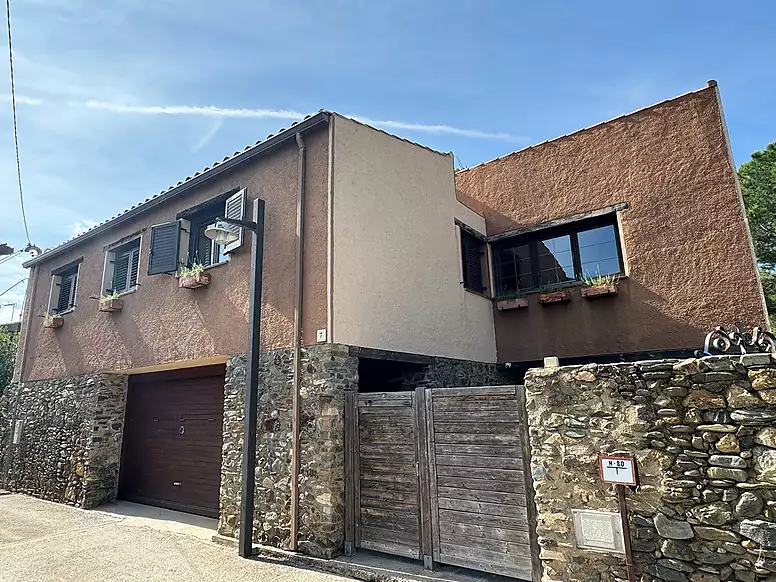 EXCLUSIVE HOUSE IN AN IDYLLIC ALT EMPORDÀ RESIDENTIAL AREA