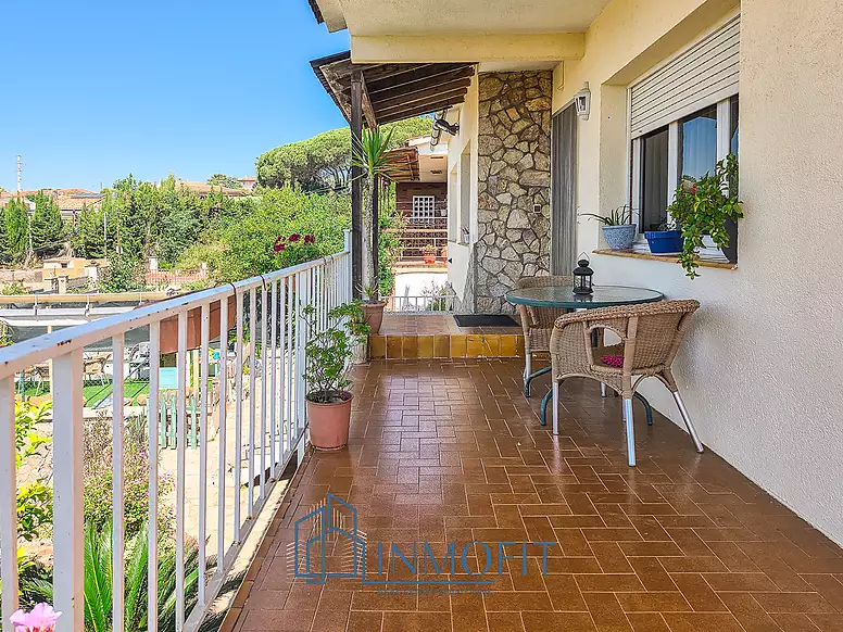 House with two independent apartments in Tordera - Ideal investment
