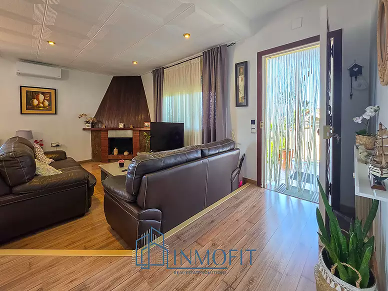 House with two independent apartments in Tordera - Ideal investment