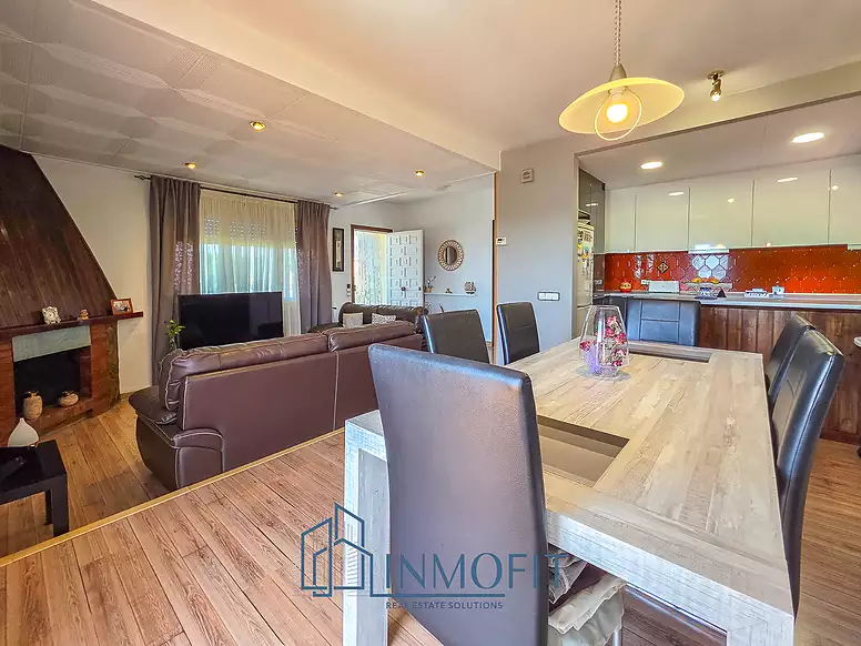 House with two independent apartments in Tordera - Ideal investment