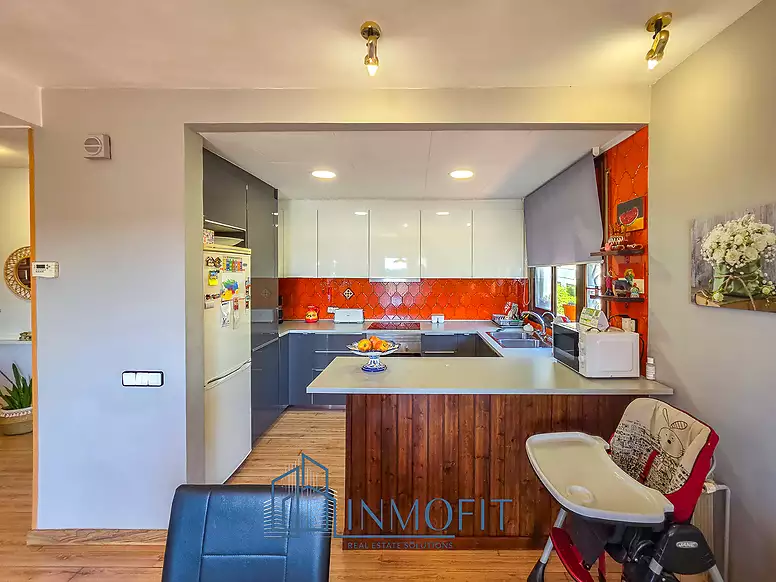 House with two independent apartments in Tordera - Ideal investment
