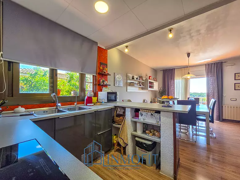 House with two independent apartments in Tordera - Ideal investment