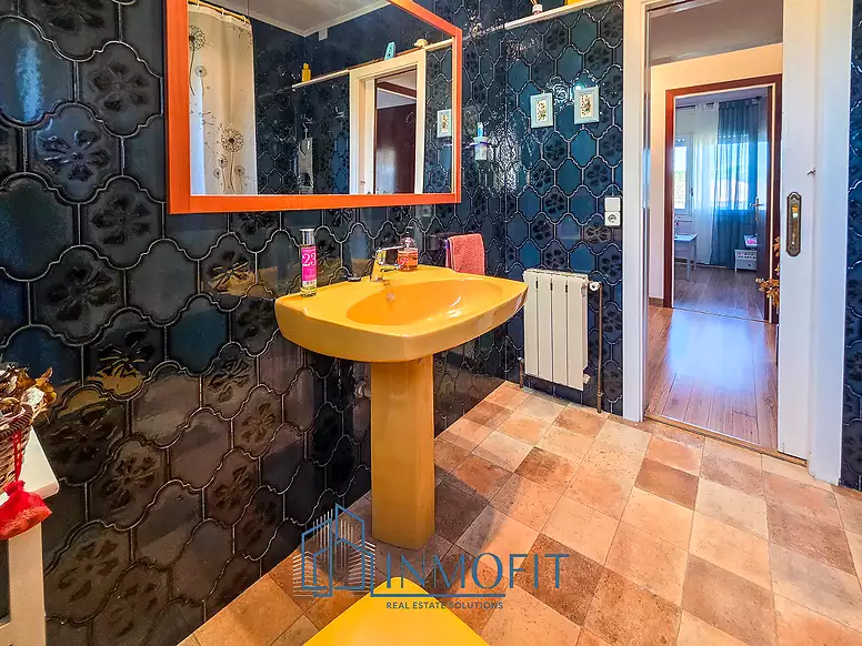 House with two independent apartments in Tordera - Ideal investment