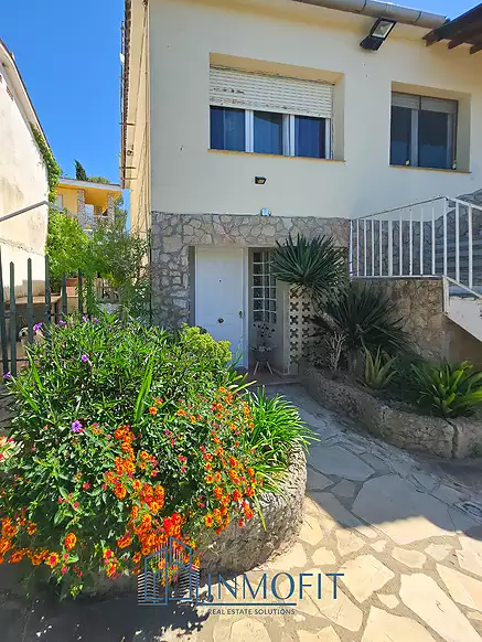 House with two independent apartments in Tordera - Ideal investment
