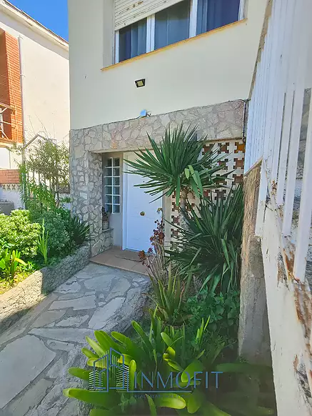 House with two independent apartments in Tordera - Ideal investment