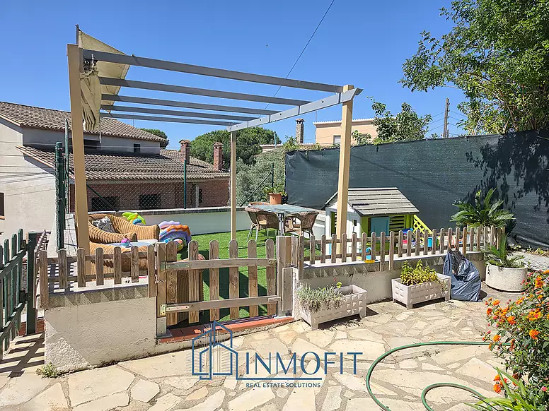 House with two independent apartments in Tordera - Ideal investment